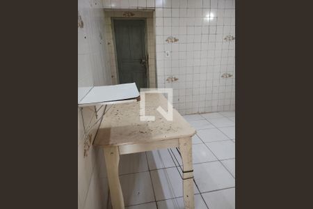 Cozinha de casa à venda com 2 quartos, 183m² em Vila Carmosina, São Paulo