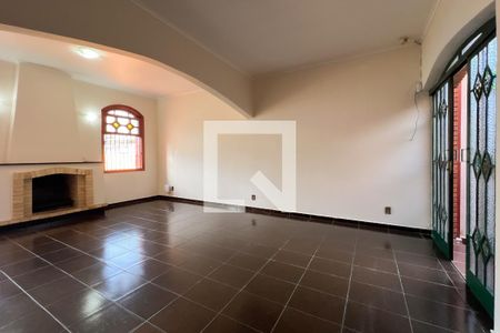 Sala de casa à venda com 4 quartos, 221m² em Vila Martina, Valinhos