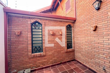 Área de luz de casa à venda com 4 quartos, 221m² em Vila Martina, Valinhos