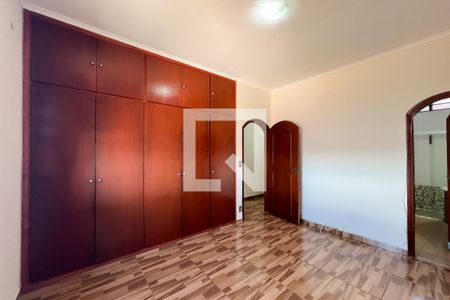 Suíte de casa à venda com 4 quartos, 221m² em Vila Martina, Valinhos