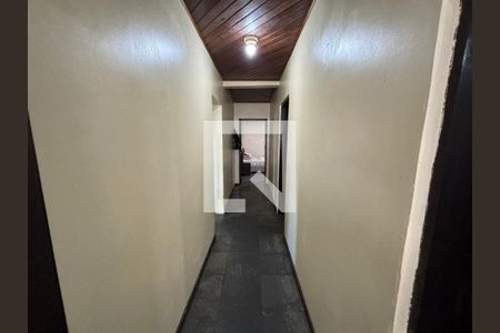 Corredor quartos  de casa à venda com 4 quartos, 388m² em Jardim São Luis, Barueri