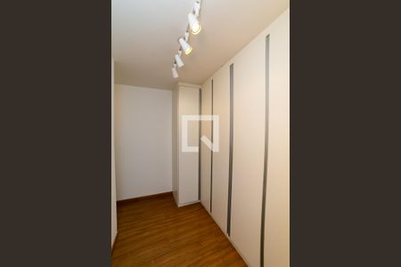 Closet da suíte 1 de apartamento para alugar com 4 quartos, 160m² em Lourdes, Belo Horizonte