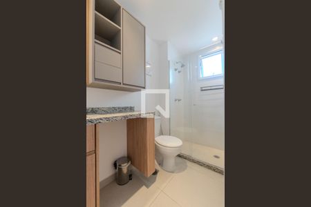 Banheiro de kitnet/studio para alugar com 1 quarto, 27m² em Bela Vista, São Paulo