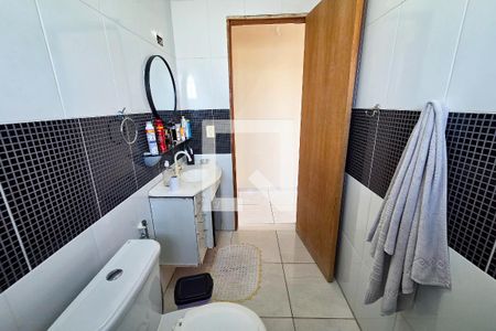 Banheiro de casa de condomínio para alugar com 3 quartos, 244m² em Jardim Aloha, Praia Grande