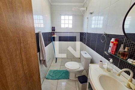 Banheiro de casa de condomínio para alugar com 3 quartos, 244m² em Jardim Aloha, Praia Grande