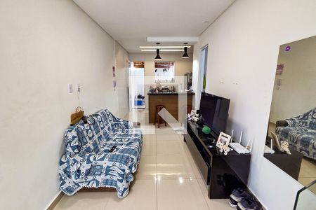 Sala de casa de condomínio para alugar com 2 quartos, 70m² em Vila Tupi, Praia Grande