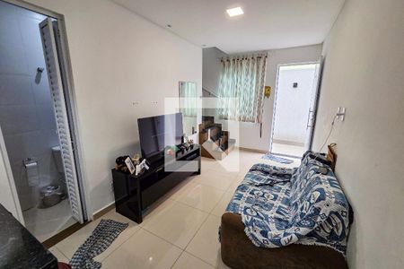 Sala de casa de condomínio para alugar com 2 quartos, 70m² em Vila Tupi, Praia Grande