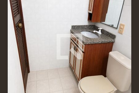 Banheiro de casa para alugar com 2 quartos, 120m² em Quintino Bocaiúva, Rio de Janeiro