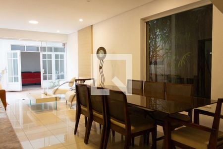Sala de casa de condomínio à venda com 5 quartos, 350m² em Vila Elvira, São Paulo