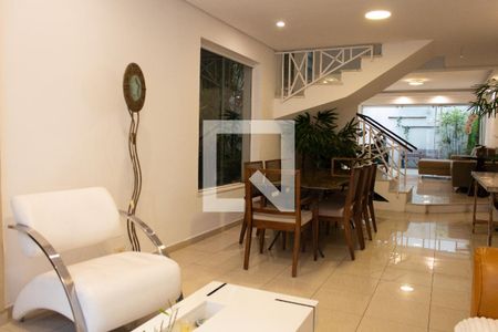 Sala de casa de condomínio à venda com 5 quartos, 350m² em Vila Elvira, São Paulo
