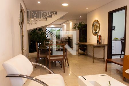 Sala de casa de condomínio à venda com 5 quartos, 350m² em Vila Elvira, São Paulo