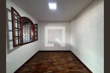 Casa à venda com 3 quartos, 180m² em Serrano, Belo Horizonte