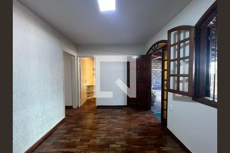 Casa à venda com 3 quartos, 180m² em Serrano, Belo Horizonte