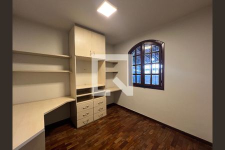 Casa à venda com 3 quartos, 180m² em Serrano, Belo Horizonte