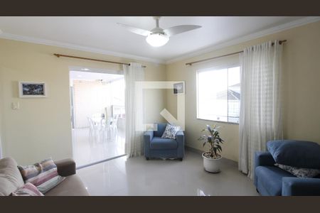 Sala de casa de condomínio para alugar com 4 quartos, 104m² em Ogiva, Cabo Frio