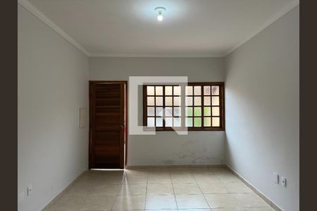 Sala de casa de condomínio para alugar com 2 quartos, 75m² em Jardim Jacinto, Jacareí