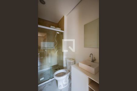 Banheiro de kitnet/studio para alugar com 1 quarto, 30m² em Jardim Sabara, São Paulo