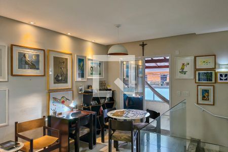 Sala de casa de condomínio para alugar com 2 quartos, 74m² em Maracanã, Praia Grande