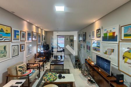 Sala de casa de condomínio para alugar com 2 quartos, 74m² em Maracanã, Praia Grande