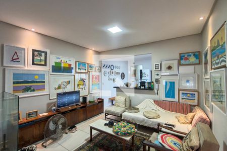 Sala de casa de condomínio para alugar com 2 quartos, 74m² em Maracanã, Praia Grande