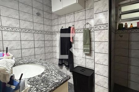 Banheiro de apartamento para alugar com 1 quarto, 55m² em José Menino, Santos