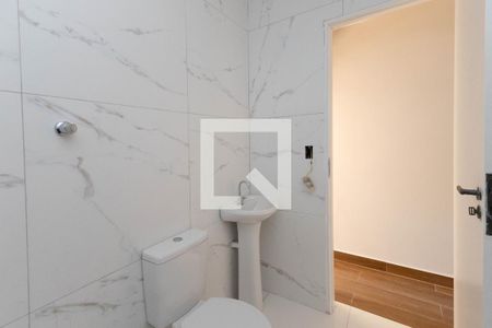 Banheiro 1 de casa para alugar com 2 quartos, 90m² em Parque Casa de Pedra, São Paulo