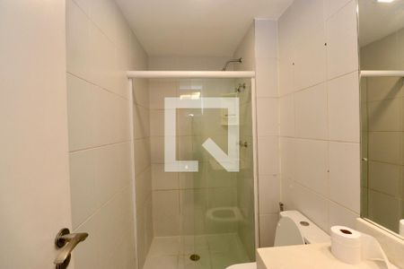Banheiro de apartamento para alugar com 1 quarto, 54m² em Alphaville I, Salvador