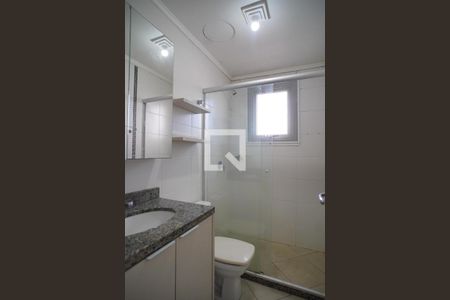 Banheiro suíte  de apartamento para alugar com 2 quartos, 69m² em Santo Antônio, Porto Alegre
