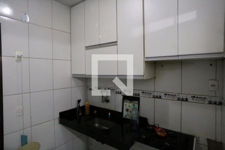 Cozinha de casa para alugar com 2 quartos, 75m² em Palmares, Belo Horizonte