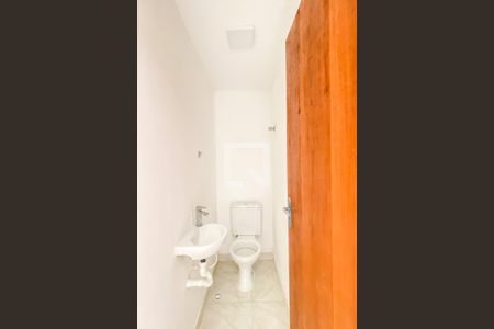 Lavabo  de casa de condomínio para alugar com 2 quartos, 70m² em Vila Ré, São Paulo