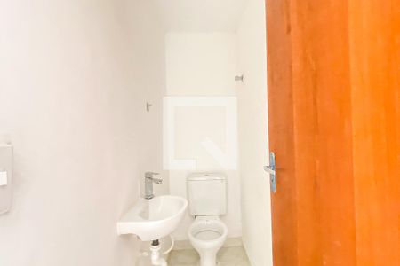 Lavabo  de casa de condomínio para alugar com 2 quartos, 70m² em Vila Ré, São Paulo