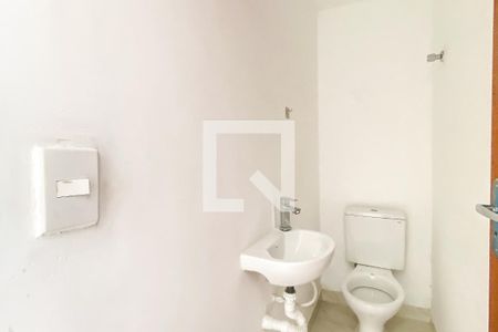 Lavabo de casa de condomínio para alugar com 2 quartos, 70m² em Vila Ré, São Paulo