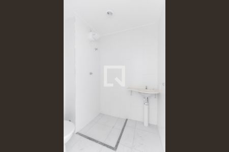 Banheiro de apartamento para alugar com 1 quarto, 26m² em Jardim Helena, São Paulo