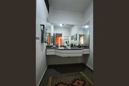 Lavabo  de apartamento para alugar com 3 quartos, 160m² em Cambuí, Campinas