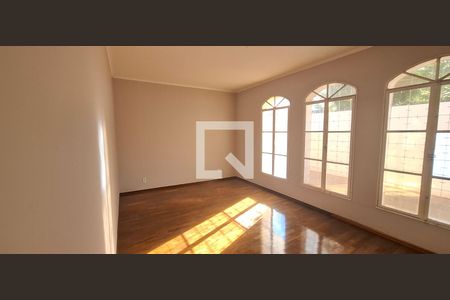 Sala de casa para alugar com 3 quartos, 175m² em Jardim Macedo, Ribeirão Preto