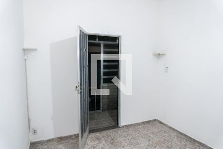 Sala de casa para alugar com 1 quarto, 70m² em Brás de Pina, Rio de Janeiro
