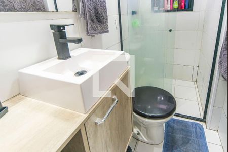Banheiro  de apartamento à venda com 3 quartos, 58m² em Jardim Cristiane, Santo André