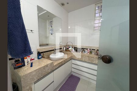 Banheiro da Suíte 2 de casa à venda com 4 quartos, 333m² em Jardim Atlantico, Goiânia