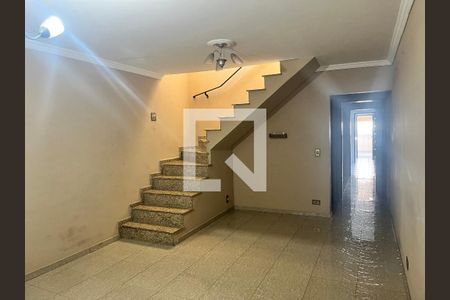 Casa para alugar com 4 quartos, 300m² em Parque dos Bancarios, São Paulo