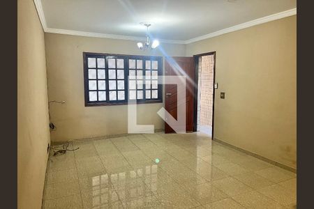 Casa para alugar com 4 quartos, 300m² em Parque dos Bancarios, São Paulo