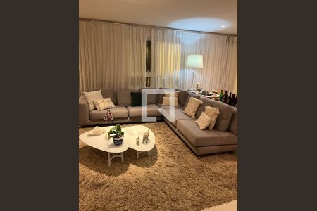Sala  de apartamento à venda com 3 quartos, 213m² em Cambuí, Campinas