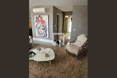 Sala  de apartamento à venda com 3 quartos, 213m² em Cambuí, Campinas