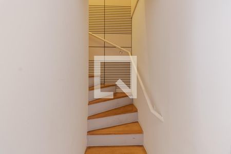 Escadas Suíte de apartamento para alugar com 1 quarto, 50m² em Indianópolis, São Paulo