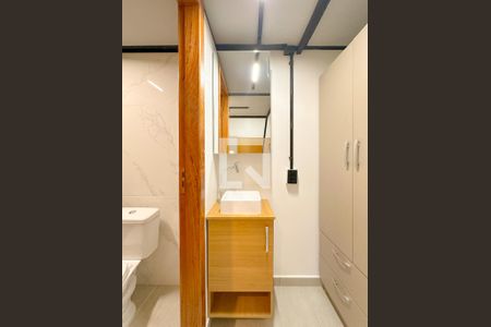 Banheiro de kitnet/studio para alugar com 1 quarto, 24m² em Ipiranga, São José
