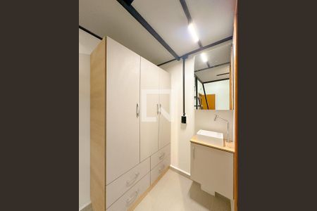 Banheiro de kitnet/studio para alugar com 1 quarto, 24m² em Ipiranga, São José