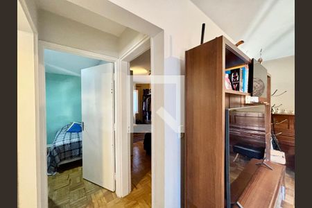 Corredor de apartamento à venda com 2 quartos, 68m² em Vila Madalena, São Paulo