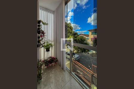 Apartamento à venda com 3 quartos, 63m² em Camargos, Belo Horizonte