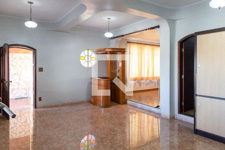 Casa para alugar com 4 quartos, 371m² em Vila Rosalia, Guarulhos