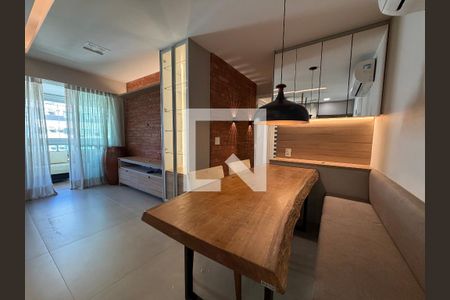 Sala de apartamento para alugar com 1 quarto, 65m² em Recreio dos Bandeirantes, Rio de Janeiro