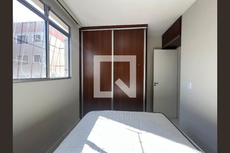 Quarto 1 de apartamento para alugar com 2 quartos, 45m² em Morro do Confisco, Contagem